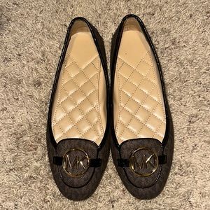 Micheal Kors Flats